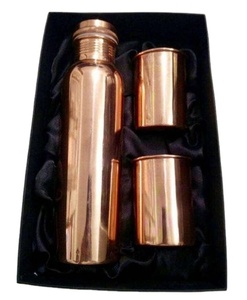 Elija una mejor hidratación con una botella de agua de cobre reutilizable, un recipiente para bebidas de metal ecológico diseñado para el bienestar, la comodidad y el uso diario. - Product Image 1