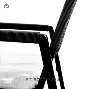 Chaises de salle à manger modernes en bois massif avec dossier en rotin pour usage extérieur dans les cafés et les patios - Product Image 4