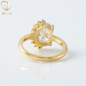 แหวนมอสซาไนต์ทรงรีและทรงกลม แหวนหมั้นแบบคลัสเตอร์ที่ไม่เหมือนใครสำหรับผู้หญิง แหวนแต่งงานทอง 14k - Product Image 5