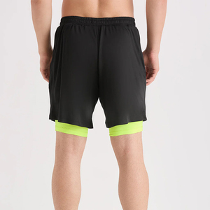 Shorts de sport double couche de haute qualité, style streetwear, couleur noire, avec élastique et cordon de serrage à la taille. - Product Image 2