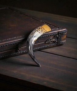 Cornes à boire en corne de buffle écologiques, faites à la main et sur mesure, avec un artisanat d'imitation antique pour la décoration de la maison - Product Image 2