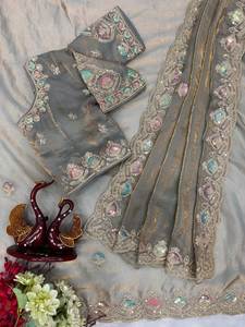 Sari largo drapeado de un minuto de largo, inspirado en celebridades, con hermoso trabajo de lentejuelas de doble color y bordado dori, con blusa. - Product Image 6