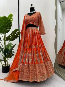 Lehenga Choli indien traditionnel de créateur, orange, brodé, avec travail de sequins et chaînes, en tissu organza doux et lourd, pour mariée et mariage - Product Image 2