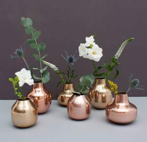 Jarrón Moderno de Metal Transparente con Patrón Intrincado Hecho a Mano para Decoración Floral - Product Image 5