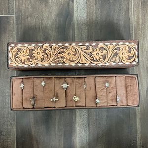 Estuche de exhibición de anillo de cuero mecanizado a mano de diseño elegante, organizador de soporte forrado de terciopelo, caja de almacenamiento de joyería Vertical para mujer - Product Image 4