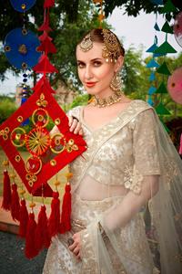 Colección Roop Bridal Couture Traje de novia pesado completo con impresionantes adornos de piedra Jarkhan Blusa detallada y Dupatta - Product Image 3