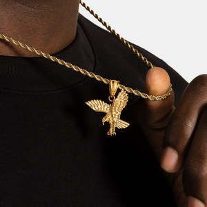 Collier avec pendentif aigle en or |    Pendentif Aigle Volant en Acier Inoxydable |   Bijoux de luxe hip-hop à thème animalier - Product Image 2