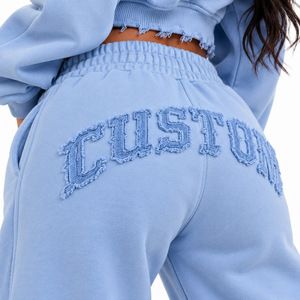 Ensemble de survêtement tendance pour femme, en molleton épais, avec sweat à capuche court à appliques effet usé et veste zippée bleu ciel, pantalon de survêtement à jambes larges, personnalisable OEM - Product Image 2