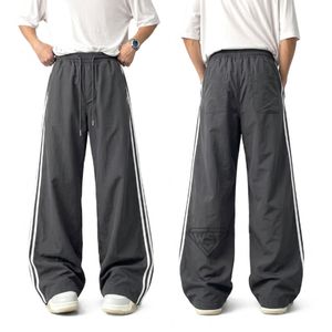 Pantalon de survêtement noir ample pour homme, coupe droite et large, en mélange de coton doux, idéal pour le quotidien et le confort - Product Image 2