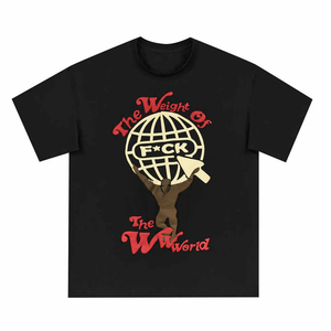 Camiseta para hombre con estampado en relieve, hecha con tela suave y ligera, con detalles de estampado en relieve y diseño cómodo de corte regular. - Product Image 2