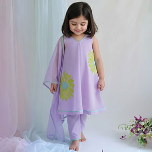 Kurti para Niñas de Excelente Calidad de Tela con Cuello en V y Diseño Floral en Color Morado Suave para Niñas de 1 a 9 Años a Bajo Precio - Product Image 1