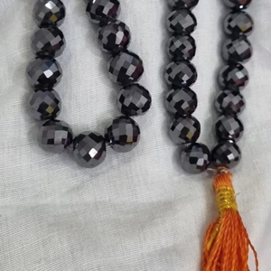 ลูกปัดมอยส์ซาไนต์สีดำขนาด 9 ถึง 10 มม. พร้อมรูเจาะตรงกลางขนาด 1 มม. | 50 ชิ้น สำหรับสร้อยคอเพชรและเครื่องประดับอื่นๆ - Product Image 2