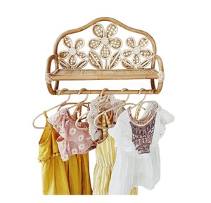 Étagère murale en rotin floral pour chambre d'enfant, étagère flottante en osier tressé à la main avec porte-vêtements suspendu - Product Image 4