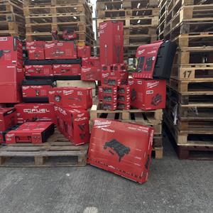 Offre Spéciale : Palettes d'outils Milwaukee en vrac, outils électriques et manuels mixtes, batteries, chargeurs, accessoires pour revendeurs de petites entreprises - Product Image 5