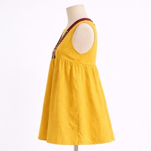 เสื้อกล้ามผู้หญิง OEM พรีเมียม ผ้าฝ้าย 100% คอวี ทอแบบมีกระดุม ซับในเนื้อนุ่ม ระบายอากาศได้ดี เป็นมิตรต่อสิ่งแวดล้อม ตกแต่งด้านหน้าแบบสั่งทำพิเศษ - Product Image 2