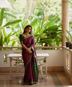 Traditional Indian Silk Saree Purple Green Border Banarasi Style <b>Floor</b> Length Women's Wedding Wear - Product Image 3