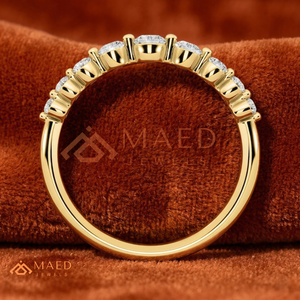 Bague de luxe en or 18 carats avec diamants gradués |   Bague de mariage en diamant rond brillant cultivé en laboratoire |   Bague minimaliste en diamant pour anniversaire - Product Image 3