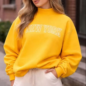 Sudadera Roja Oversize Personalizada para Mujer con Letras de Varsity de Nueva York, Cuello Mock y Hombros Caídos, de Felpa Pesada - Product Image 3