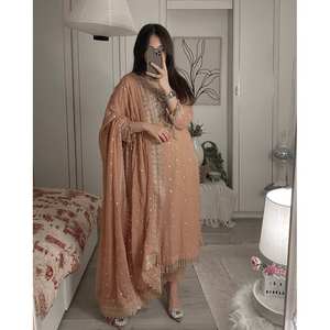 LC Costume de travail marron XL avec paillettes et broderie de zari Robe de mariée élégante - Product Image 6