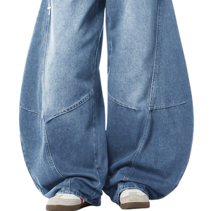 Jean ample décontracté pour homme en denim bleu clair délavé, coupe large, longueur intégrale, style streetwear, avec détail de poche moderne - Product Image 5