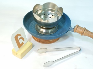 Brûleur d'encens artisanal en acier inoxydable avec base en céramique florale bleue, poignée en bois, style chinois aromatique, utilisation toute saison - Product Image 3