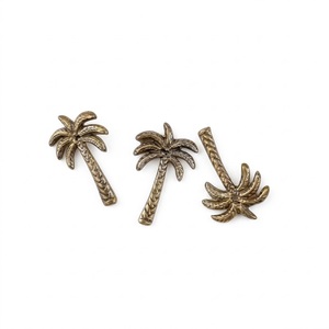 Servilleteros de Latón Antiguo con Diseño de Palmera Tropical, Anillos para Servilletas de Metal Grabado Estilo Costero, Decoración de Mesa para Fiestas, Hechos a Mano - Product Image 1