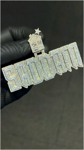 Collier personnalisé avec initiales et moissanite, plaqué or, grand pendentif plaque nominative sertie de pierres, chaîne à maillons - Product Image 2