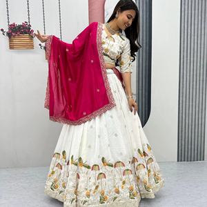 LAHENGA CHOLI DUPATTA, TRABAJO DE BORDADO CON HUELLAS DE SEDA VICHITRA - Product Image 1