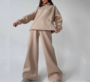 Survêtement personnalisé 2-en-1 pour femme, hiver, écologique, léger, uni, à capuche, en polyester anti-boulochage, coupe classique, avec cordon de serrage - Product Image 3