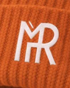 Gorro de Punto Acrílico Personalizado con Logo MR Bordado en Blanco, Color Naranja, Cálido para Invierno, Suave, Fabricante OEM, Unisex - Product Image 5