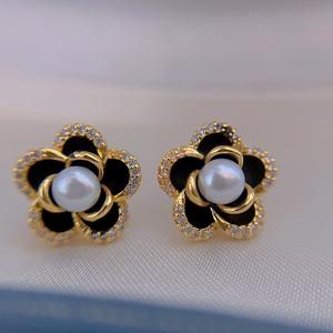 Boucles d'oreilles en argent S925 de style rétro haut de gamme coréen, nouvelles boucles d'oreilles tendance en perles de camélia, bijoux célèbres sur Internet - Product Image 5