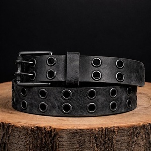 Ceinture en cuir de vachette pleine fleur noire pour hommes et femmes, style punk fantaisie, avec double boucle à ardillon et trous cloutés, décontractée, vente en gros - Product Image 1