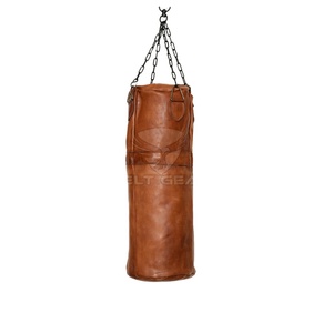 Sac de frappe en cuir synthétique lourd de haute qualité Muay Thai Kick Boxing rempli de sable fait à la main au Pakistan - Product Image 1