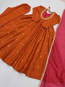 Conjunto de Salwar Kameez de Seda Romana Verde para Mujer, con Dupatta Reversible Rosa, Estilo Tradicional Indio-Pakistaní, Casual, Largo hasta el Tobillo - Product Image 3