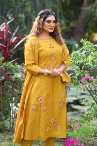 Nouvel ensemble Salwar Kameez de créateurs, style moderne pour soirée, coupe trapèze, avec dupatta moutarde, en pur coton et tissu Mul Cotton - Product Image 6