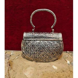 Accessoire de soirée en alliage poli miroir, élégant pour femmes, qualité export pour cérémonies et mode - Product Image 1