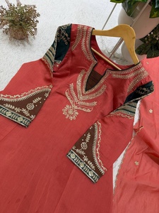 Traje Anarkali Tradicional con Bordado para Mujer Disponible al Mejor Precio en Samp Corporation - Product Image 6