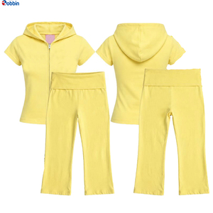 Conjuntos de Mujer Personalizados con Logotipo de Diamantes de Imitación, Ropa Casual de Calle, Chaqueta de Manga Corta de Algodón y Pantalones Capri, Conjunto de 2 Piezas - Product Image 3