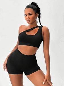 Ensemble 2 pièces sexy et tendance : Soutien-gorge de sport asymétrique à découpes et short cycliste côtelé taille haute assorti – Tenue de sport et yoga pour femme - Product Image 5