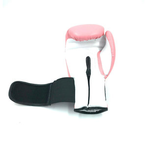 Gants de boxe professionnels en cuir avec logo personnalisé, différentes couleurs, design personnalisé, pour l'entraînement et les combats. - Product Image 6
