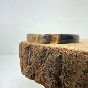 Brazalete Artesanal de Cuerno de Búfalo con Acabado Liso, Joyería Ecológica de Cuerno Natural, Brazalete de Cuerno Moderno para Mujer, Artesanía Natural - Product Image 1