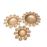 Ensemble de 4 bols Urli en métal doré de luxe avec bougeoirs Diyas, porte-fleurs flottants, pour cadeaux de mariage indien