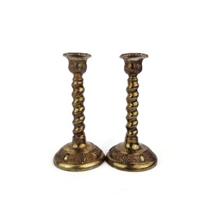 Elegante Portavelas de Metal Dorado con Diseño Trenzado, Adorno Decorativo para el Hogar, Adecuado para Centros de Mesa en Sala de Estar y Decoración de Eventos - Product Image 3