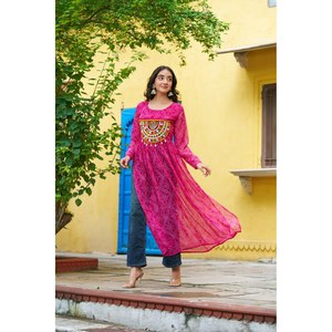Kurti Estilo Bohemio Especial para Navratri, Tela de Chifón con Parches Kutchhi - Product Image 4