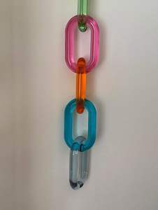 Chaîne de maillons en résine colorée, sculpture artistique pour la décoration intérieure, motif irrégulier, artisanat fait main, fournitures de mode artisanales - Product Image 2