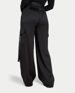 Ensemble de yoga pour femmes : Sweat-shirt ample à manches longues avec cordon de serrage à la taille et fermeture éclair mi-longue, et pantalon de survêtement taille haute à jambes larges - Product Image 4