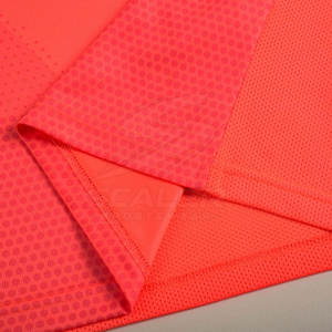 Camisetas y pantalones cortos de fútbol profesionales hechos de material duradero diseñados para máxima comodidad y rendimiento en el campo. - Product Image 4