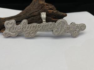 Colgante de Letra Personalizada Hecho a Mano de Plata de Ley 925 con Moissanita, Estilo Hip Hop Iced Script, Engastado con Pavé, Bañado en Rodio, Lujo Unisex - Product Image 1