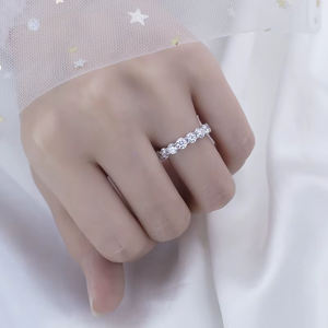 แหวนทองคำ 14K 925 สำหรับผู้หญิง ประดับเพชรทรงกลมเจียระไนแบบบริลเลียนท์ ฝังแบบพาเว่ ดีไซน์คลาสสิก เครื่องประดับชั้นดี - Product Image 5