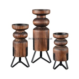 Ensemble de supports à bougies en bois très demandés avec base en métal, décoration d'intérieur en trois tailles, centre de table, accents décoratifs pour mariage - Product Image 1